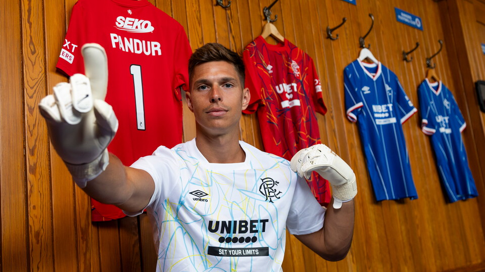 Ivor Pandur Signs