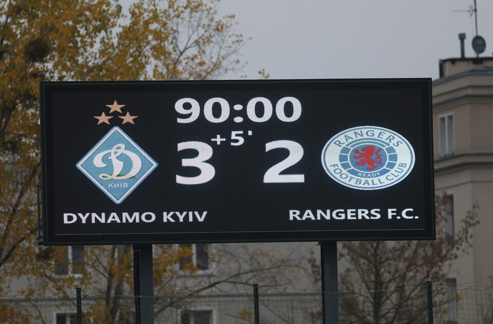 Dynamo Kyiv vs Rangers F.C. score board: 3 to 2.
