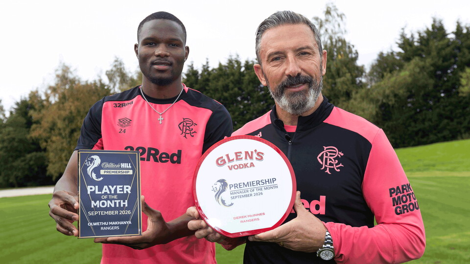 081026-Olwethu-Makhanya-and-Derek-McInnes---POTM-&-MOTM-Trophies