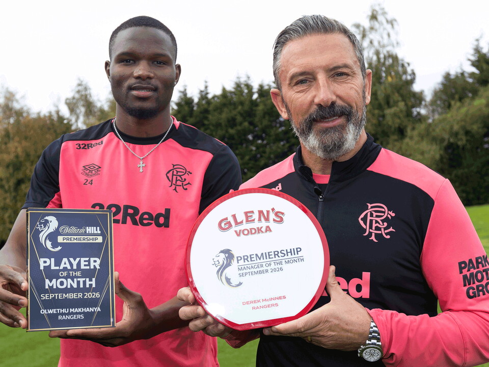 081026-Olwethu-Makhanya-and-Derek-McInnes---POTM-&-MOTM-Trophies